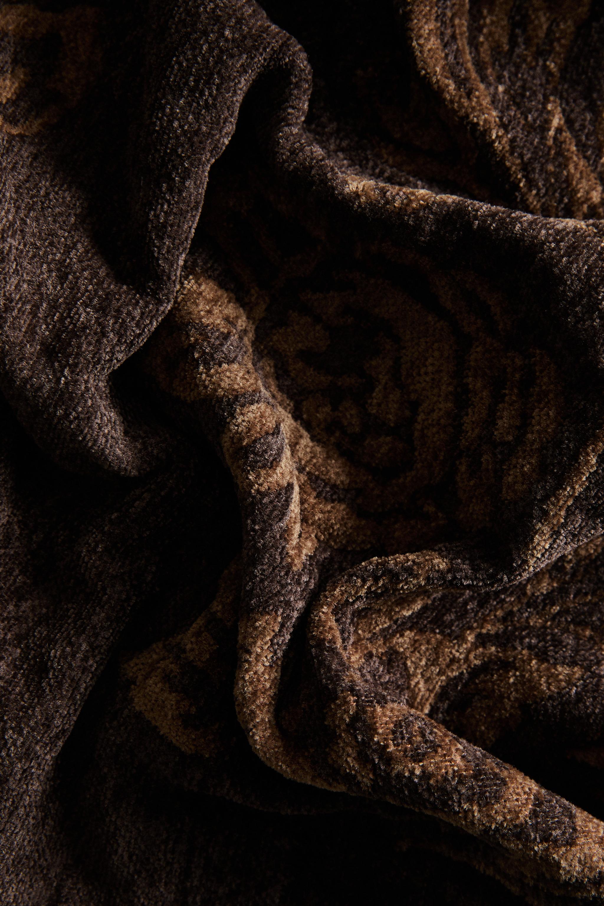 JACQUARD CHENILLE BLANKET